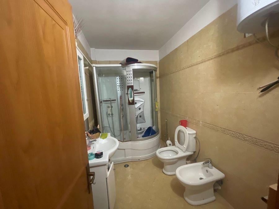 Appartement 3+1+2 au centre de durres, à vendre.