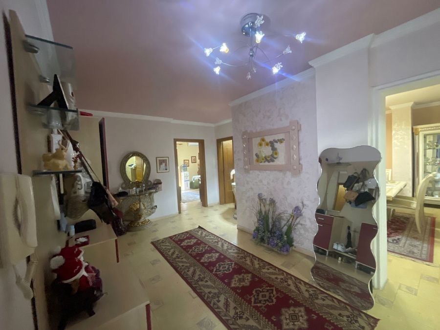 Appartement 3+1+2 au centre de durres, à vendre.