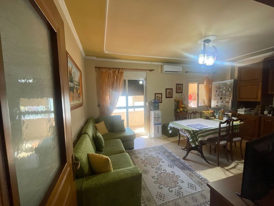 Appartement 3+1+2 au centre de durres, à vendre.