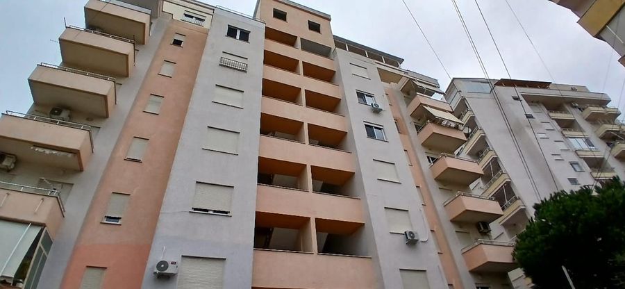 Apartament - studio ne shitje, shkembi i kavajes.