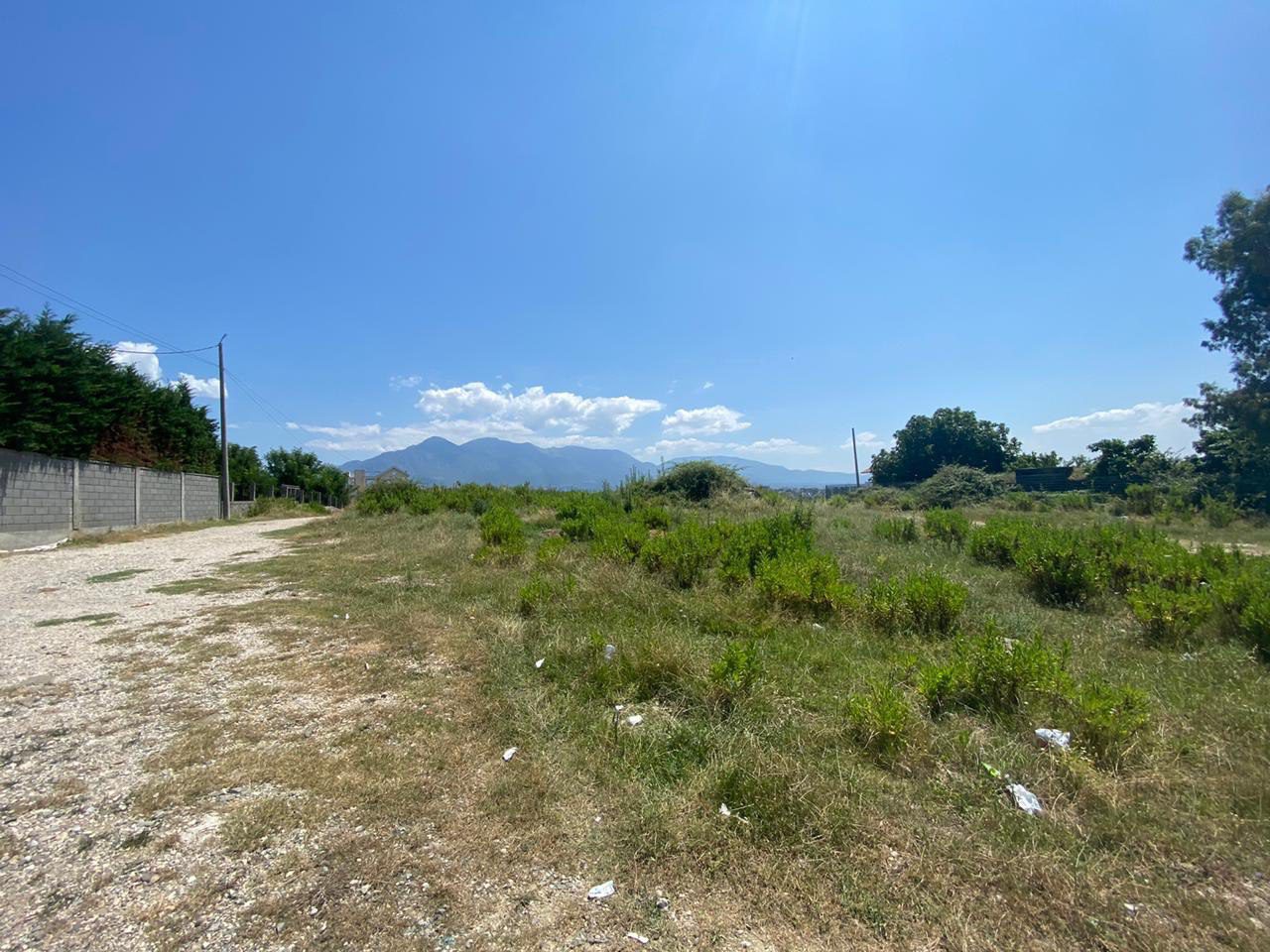 Terreno in vendita di 8500 metri quadrati, vicino all'ubt, Tirana.