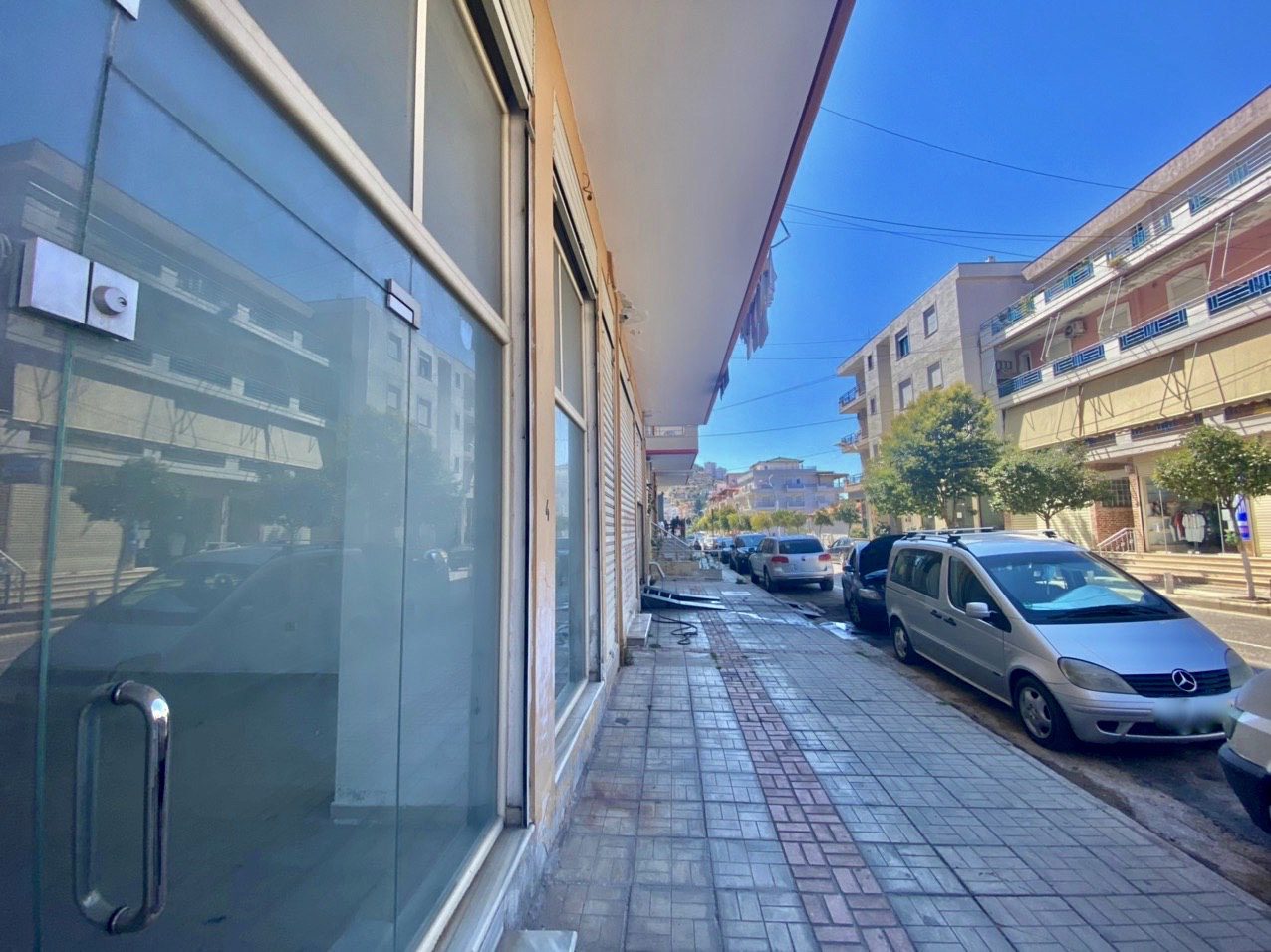 Loja de 140 metros quadrados à venda, sarande