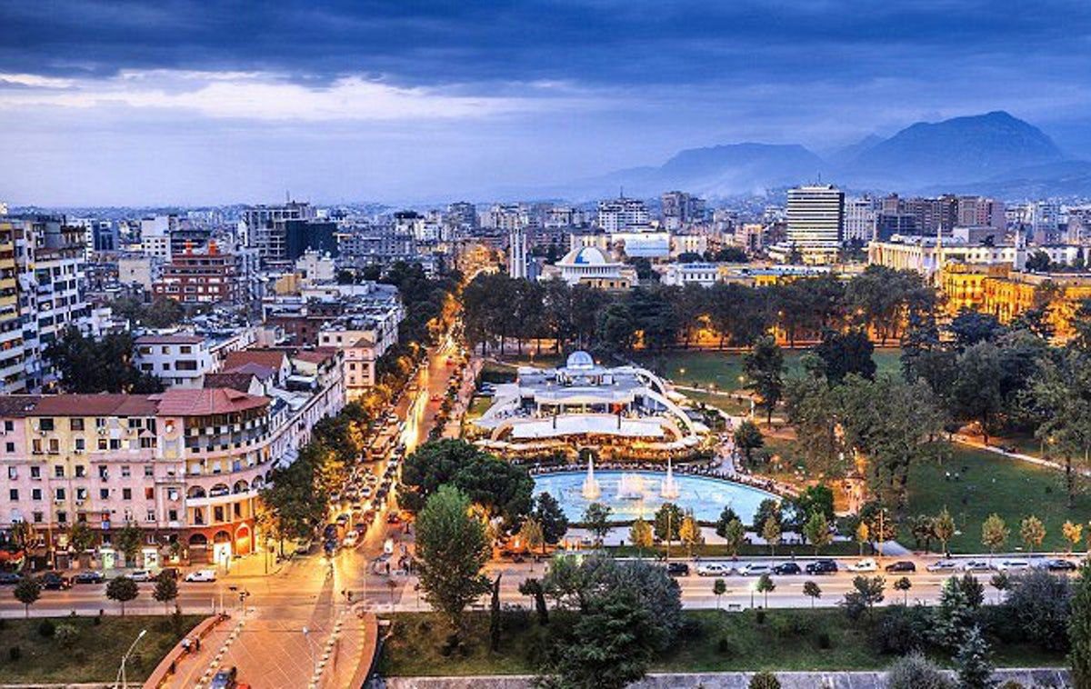 Loja de 140 metros quadrados à venda, sarande