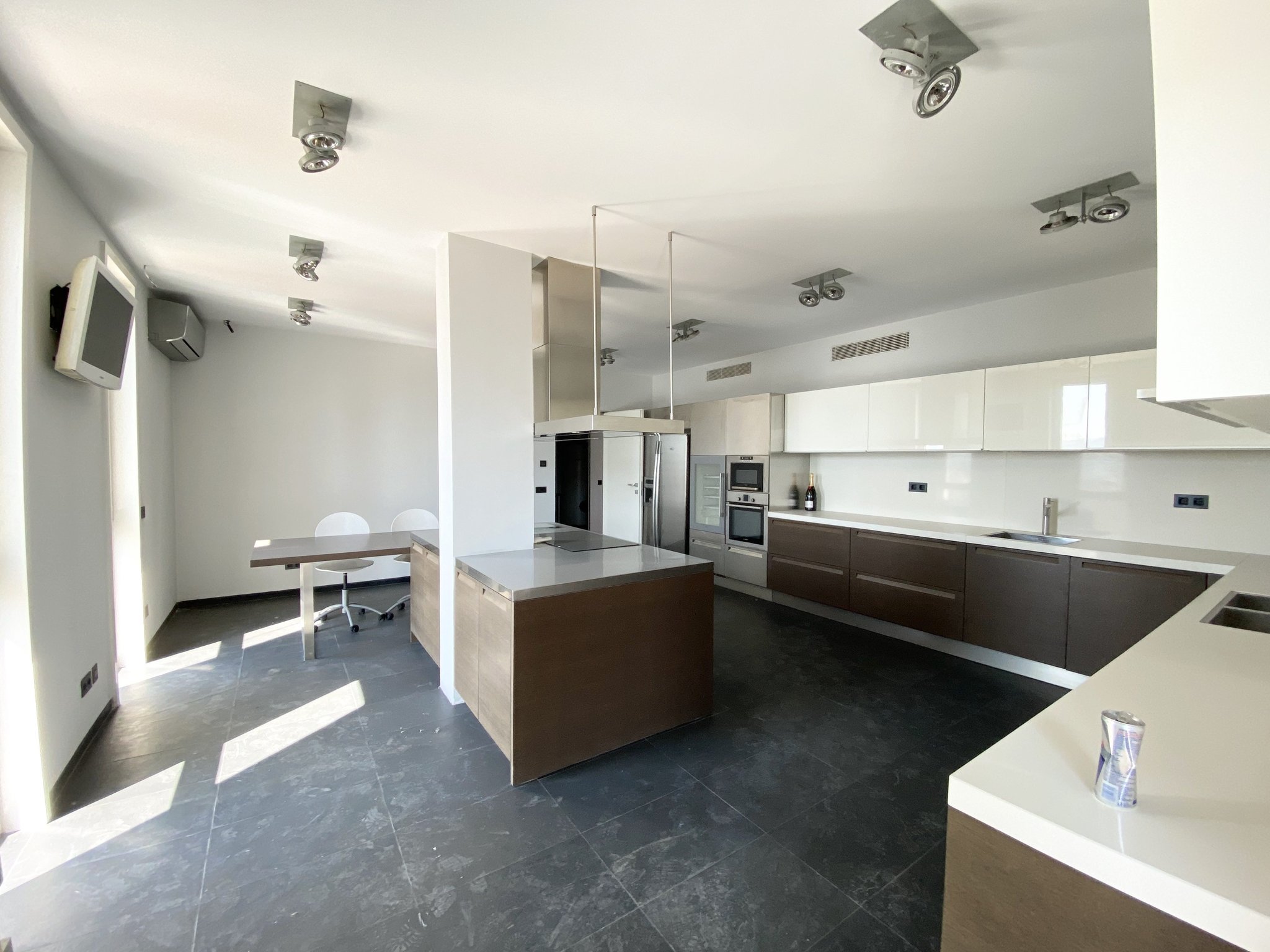 Wohnung zum verkauf, in der nähe von rtsh, Tirana.