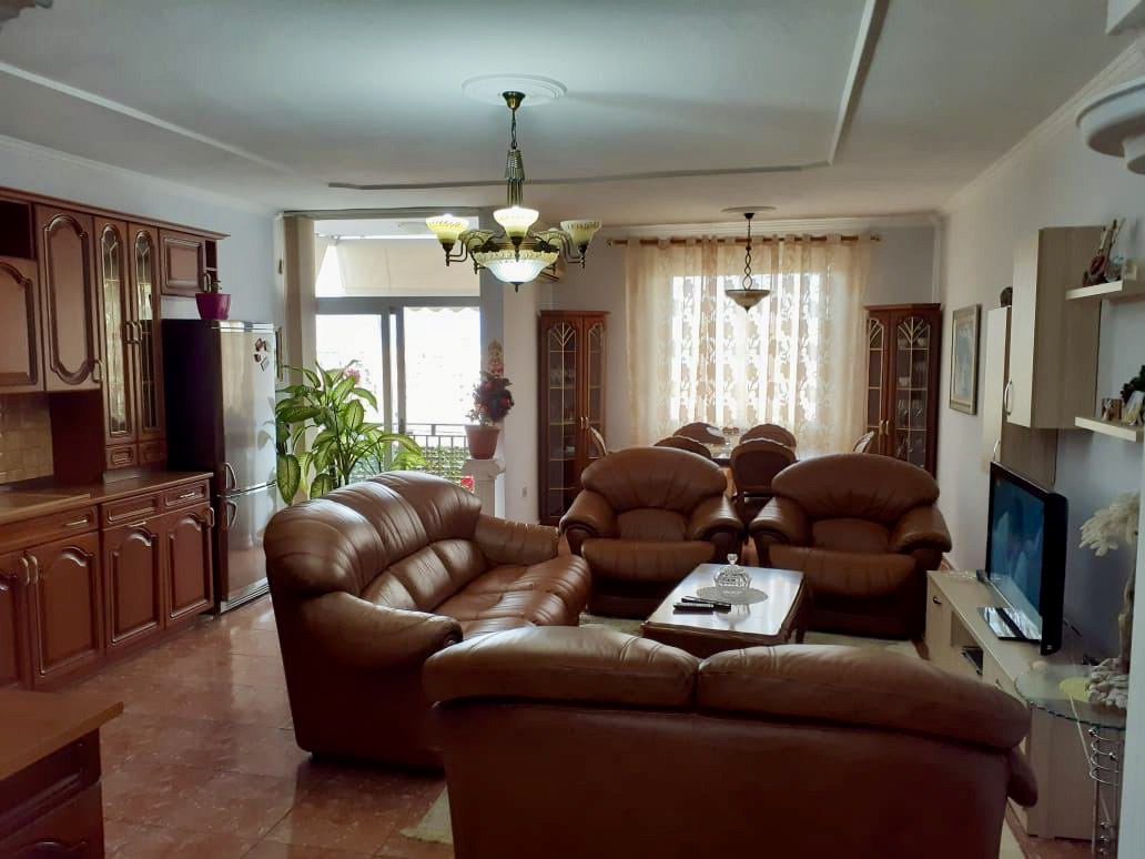 Apartament 3+1 te komuna parisit, tirane