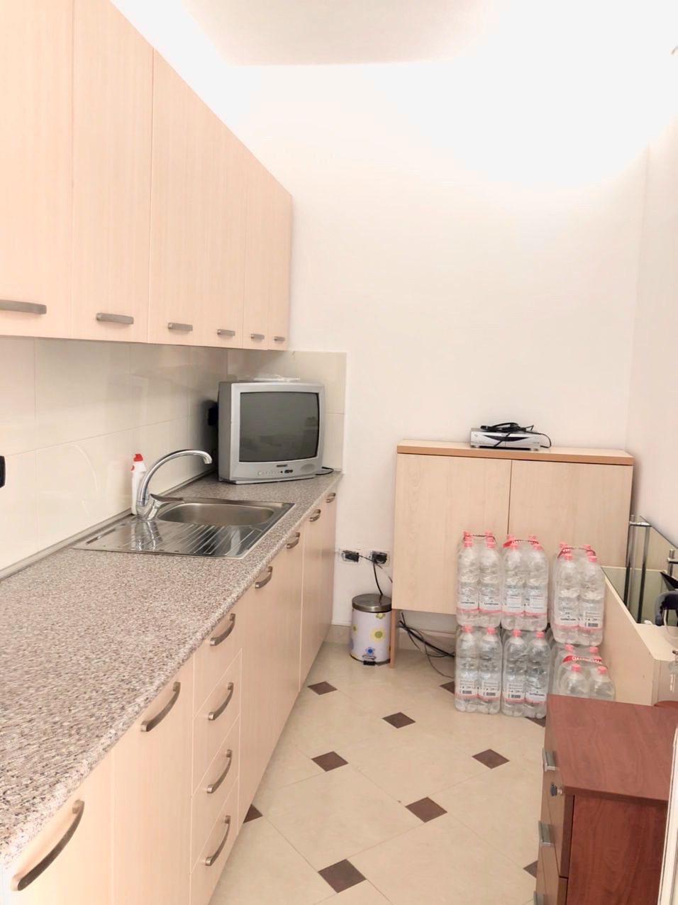 Unità commerciale di 113,5 metri quadrati presso l'edificio fly-it, durres