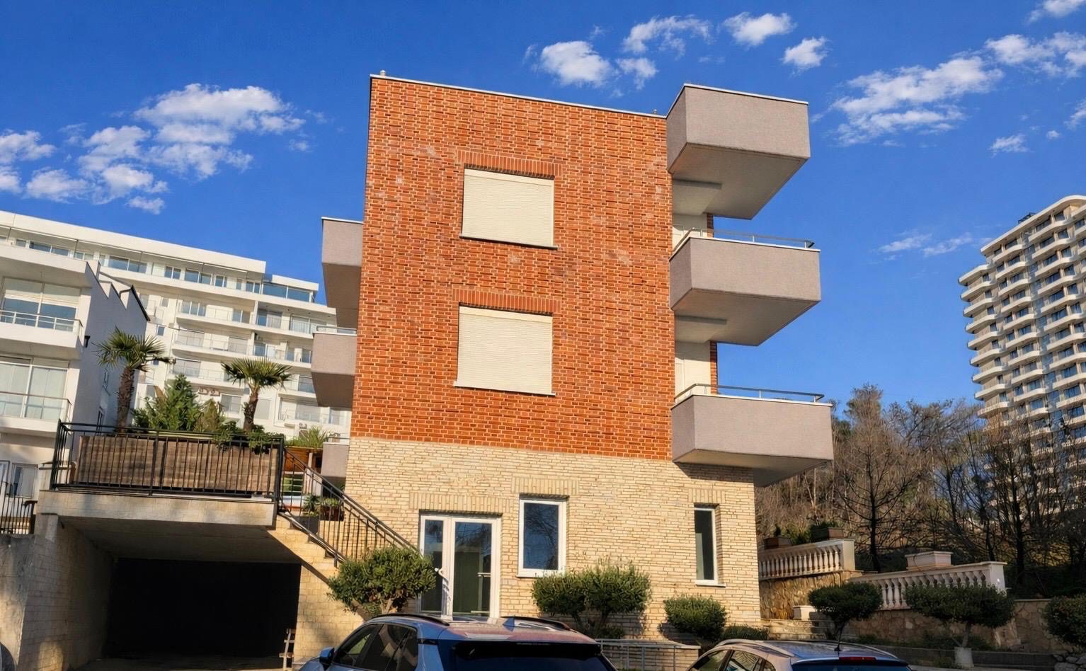 Unità commerciale di 113,5 metri quadrati presso l'edificio fly-it, durres