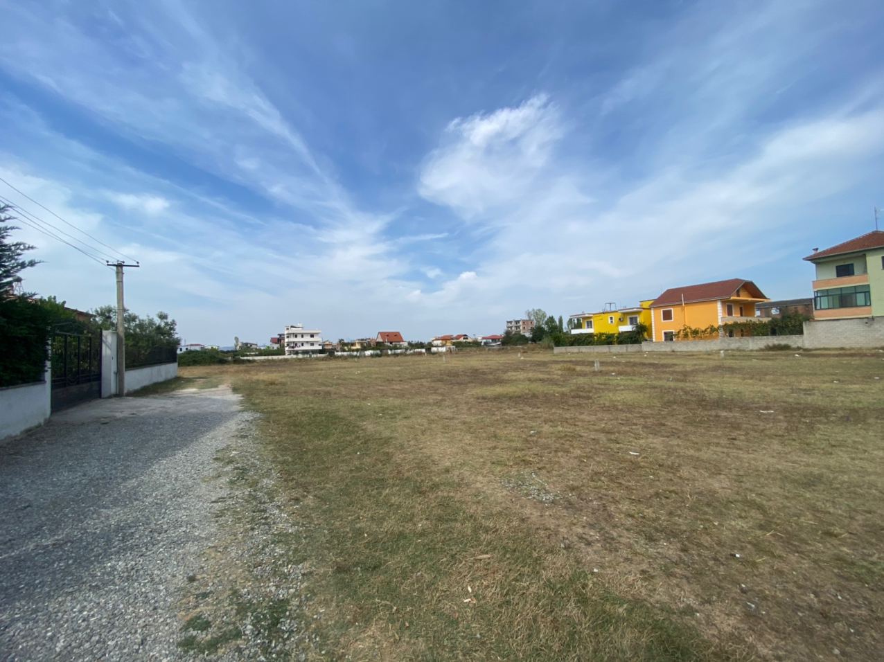 Terreno en venta con una superficie de 7400 metros cuadrados, detrás de ardena, Tirana.