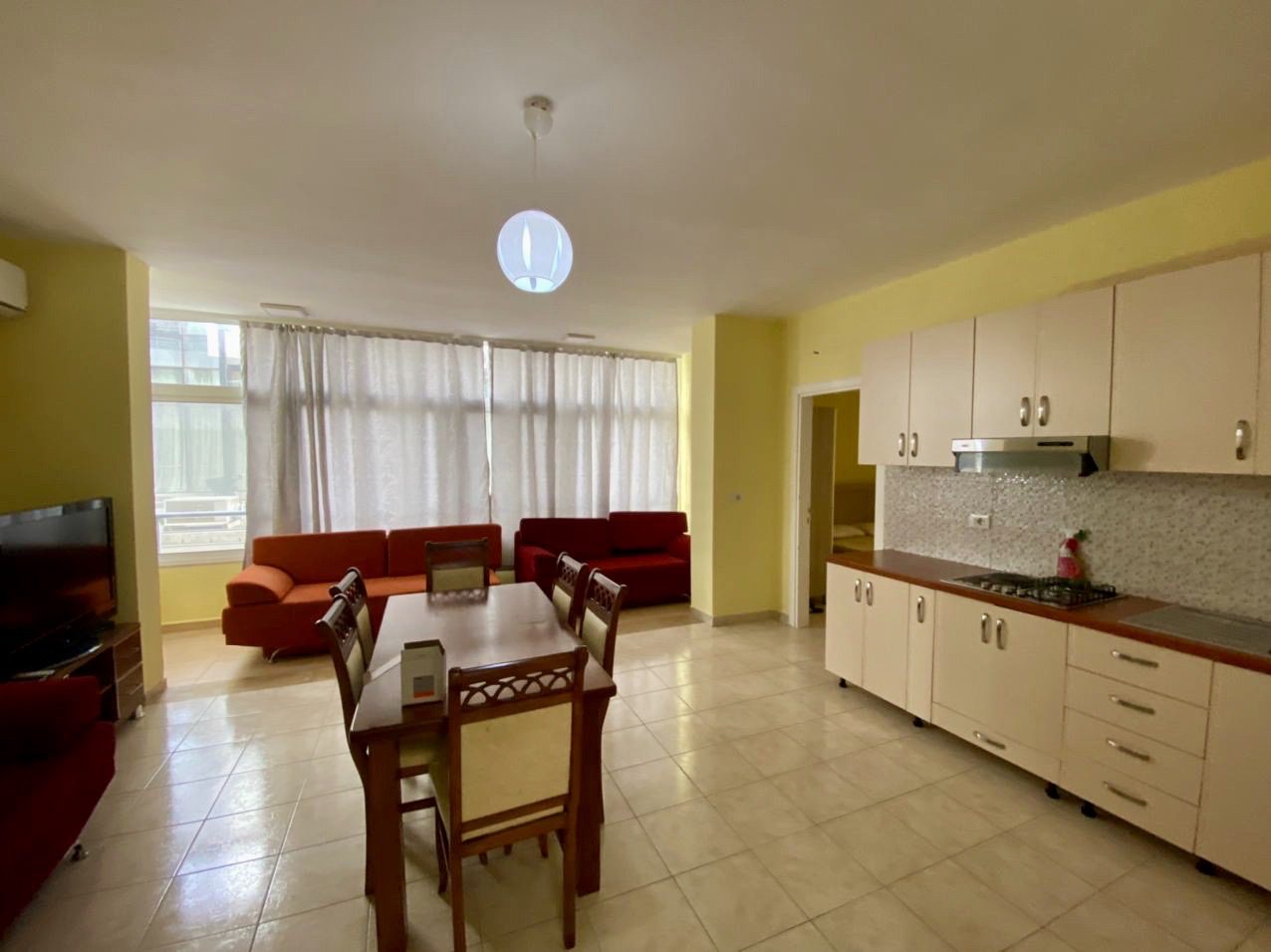 Apartamento de 75 metros cuadrados, junto al hotel suprem, qerret.