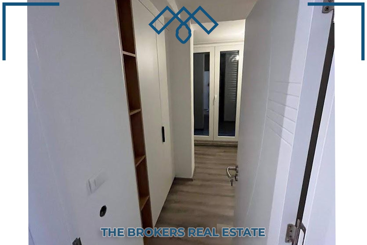 Ofrohet për qira banesa mini-penthouse, prapa eulex-it, me sipërfaqe totale prej 103m² (77m² hapësirë banimi + 35m² ballkon).