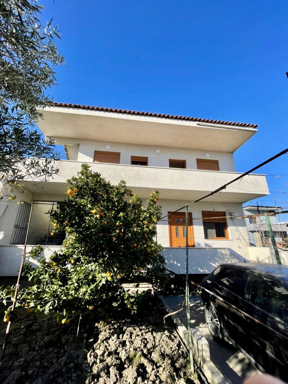 Zweistöckige villa im ehemaligen kenet, durres