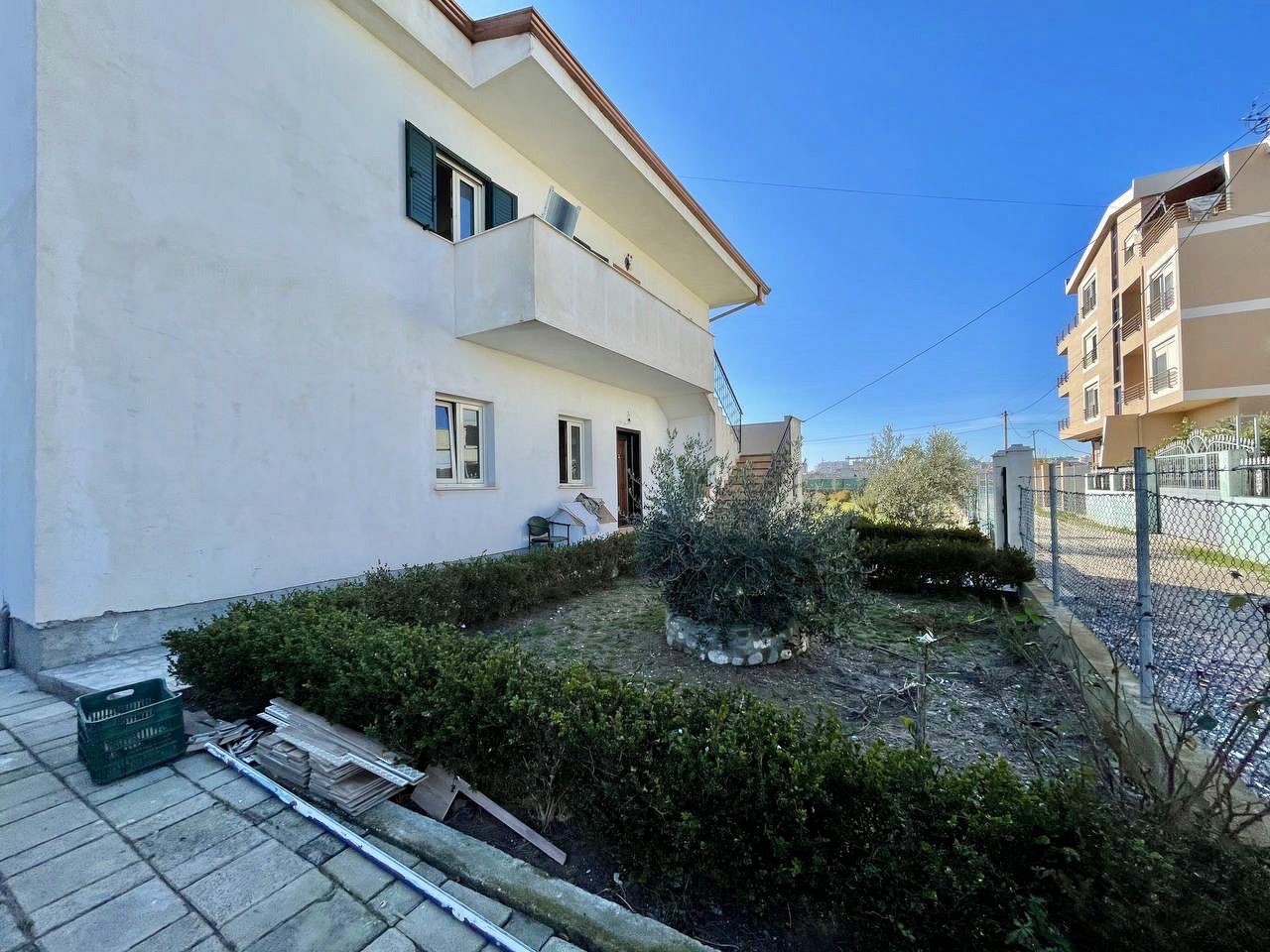 Apartamente me qera te rruga rinia durresake