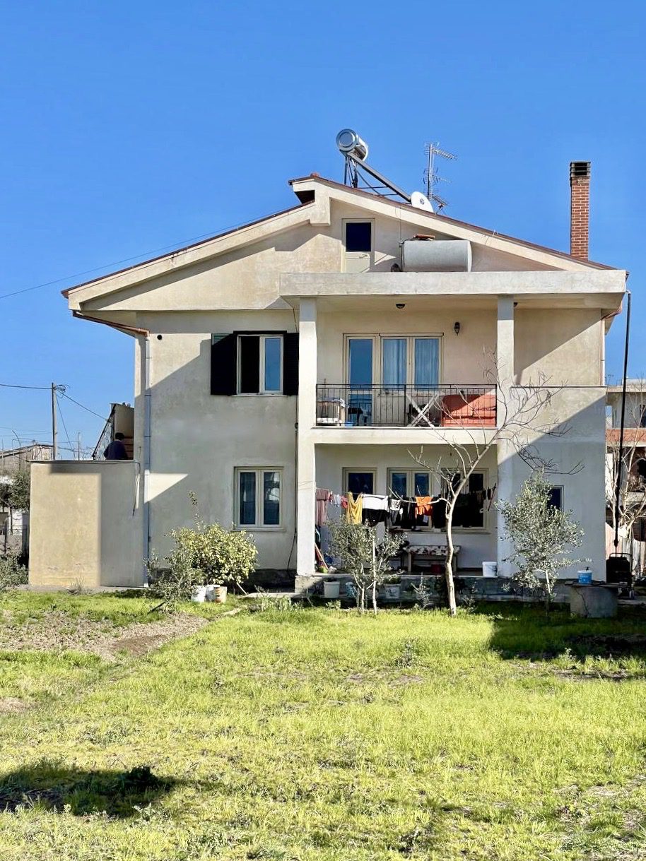 Apartamente me qera te rruga rinia durresake