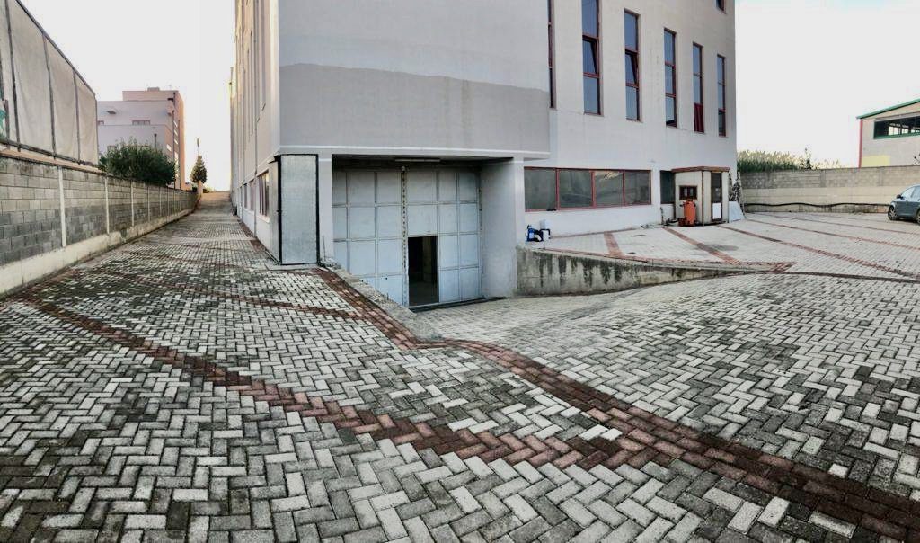 Espaço comercial para alugar perto da rotatória de fllakes, durres