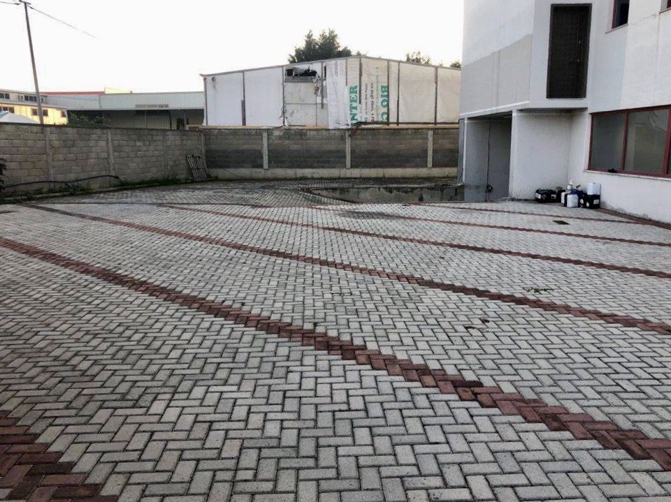 Espaço comercial para alugar perto da rotatória de fllakes, durres