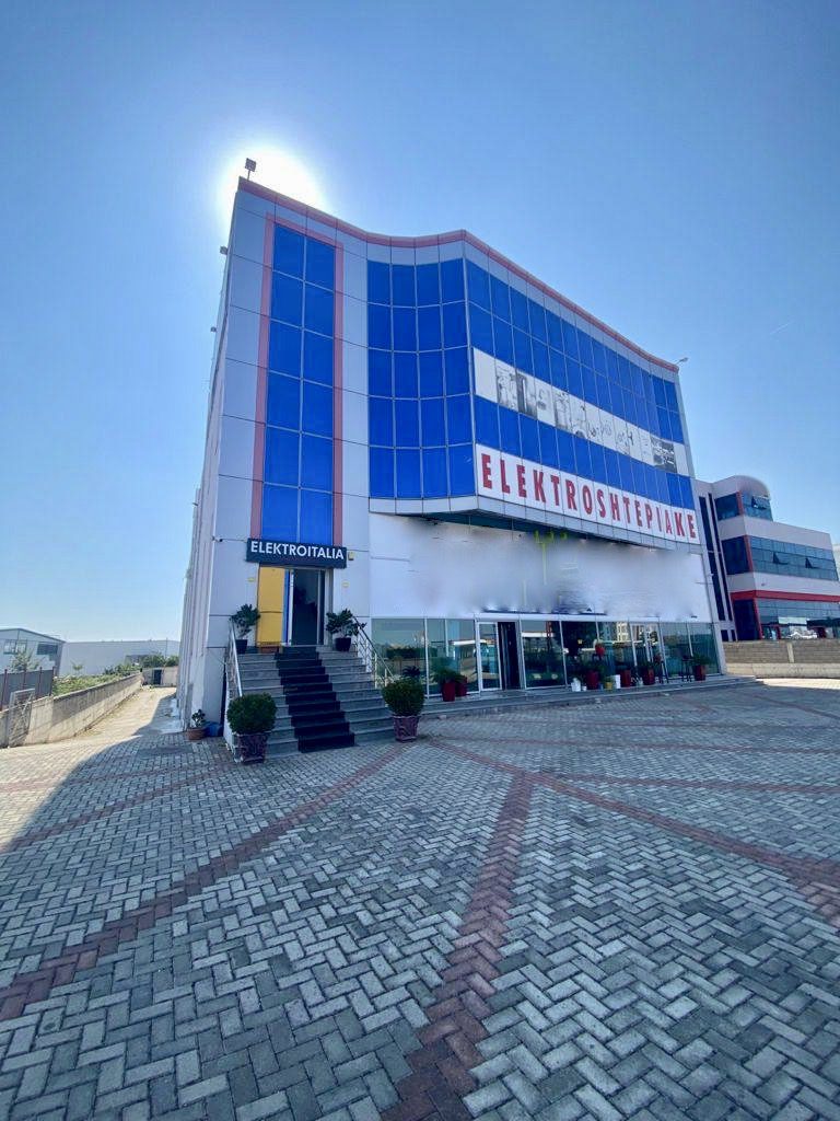 Espaço comercial para alugar perto da rotatória de fllakes, durres