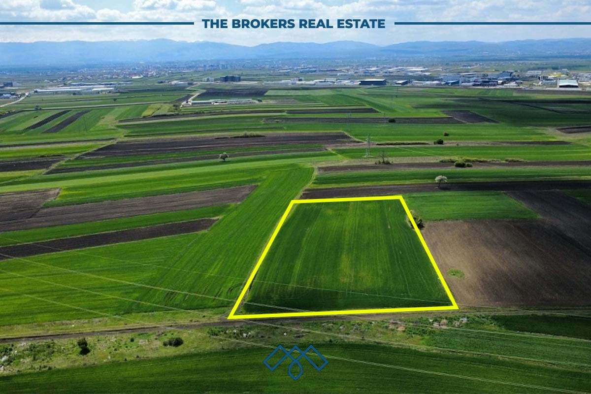 Terreno à venda 1 hectare e 10 ares livagjë