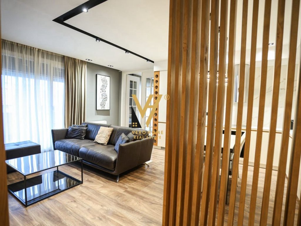 Piso en alquiler 2+1+2+2 bloque con toptani, centro 1.500 euro
