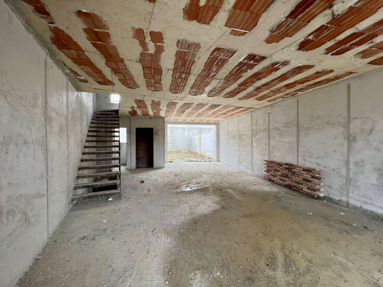 Villa con piscina en venta en mjull bathore, Tirana