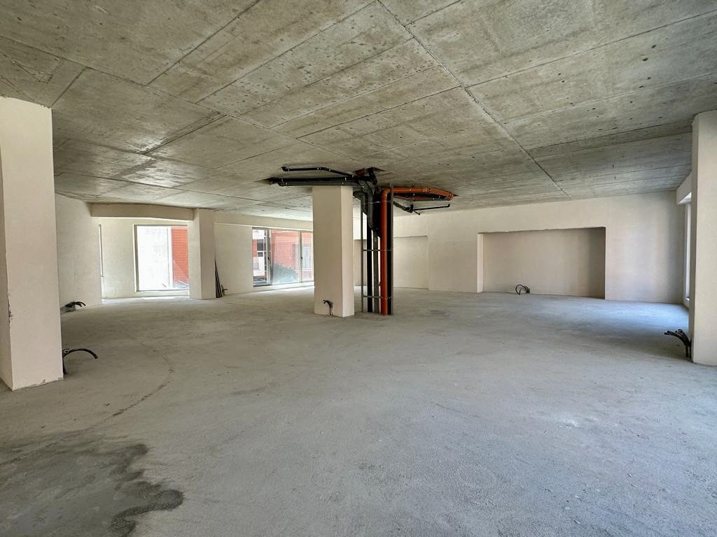 700 quadratmeter büro zum verkauf im kompleksi delijorgji, Tirana
