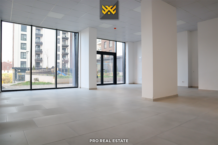 Local de 75m² à vendre à Bregu i Diellit