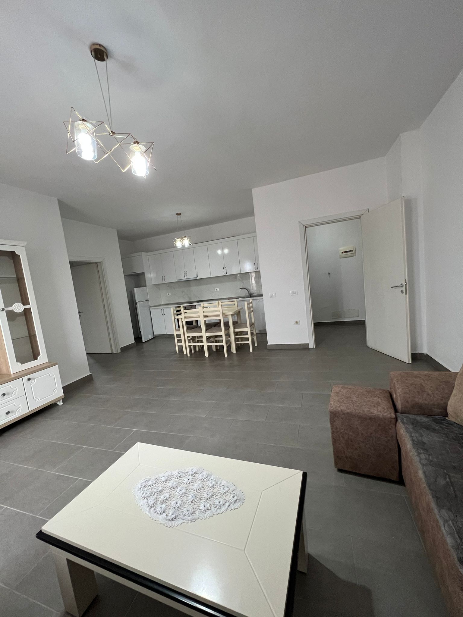 Shitje | apartament 2 + 1 | kamëz | 115000 € (2)