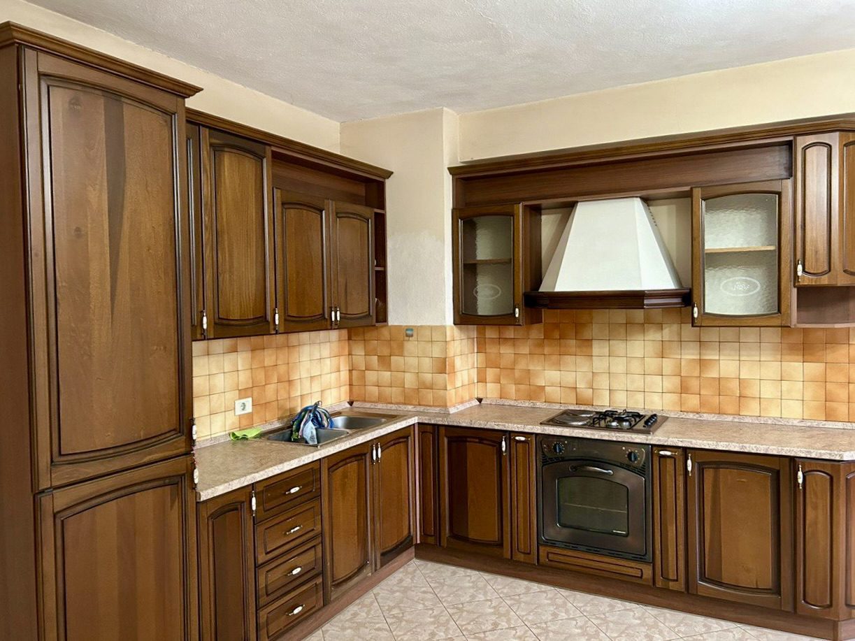 2+1 wohnung zum verkauf bei “Shkolla E Kuqe”, Tirana