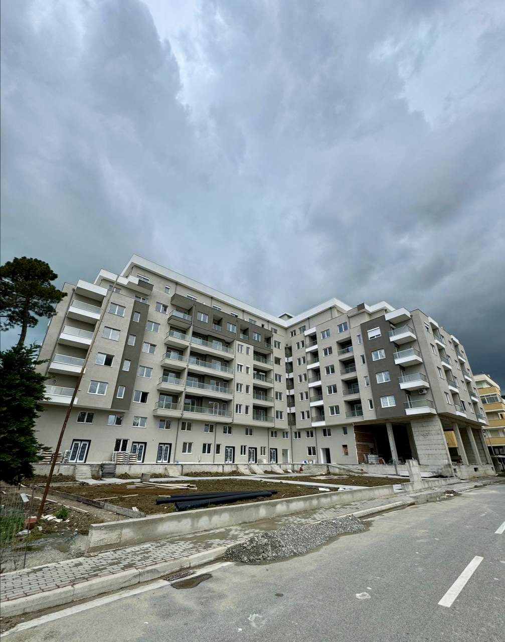 3 ein-zimmer-wohnungen zum verkauf in golem, durres