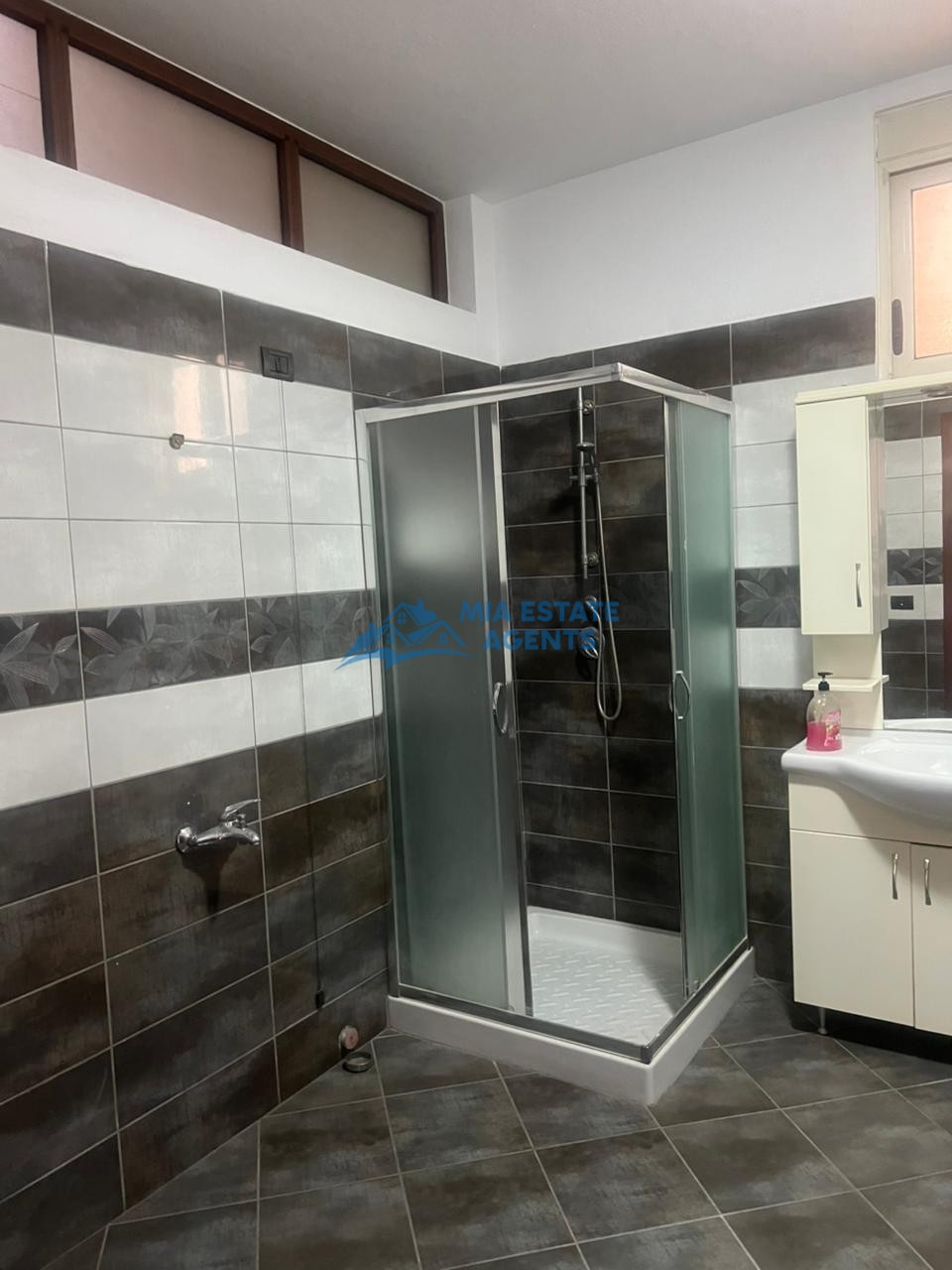 Shitet godinë e plotë – Mundësi ideale investimi!