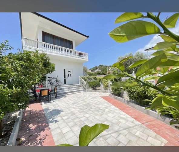 Shtëpi me qira pranë lungomares (vlore)
