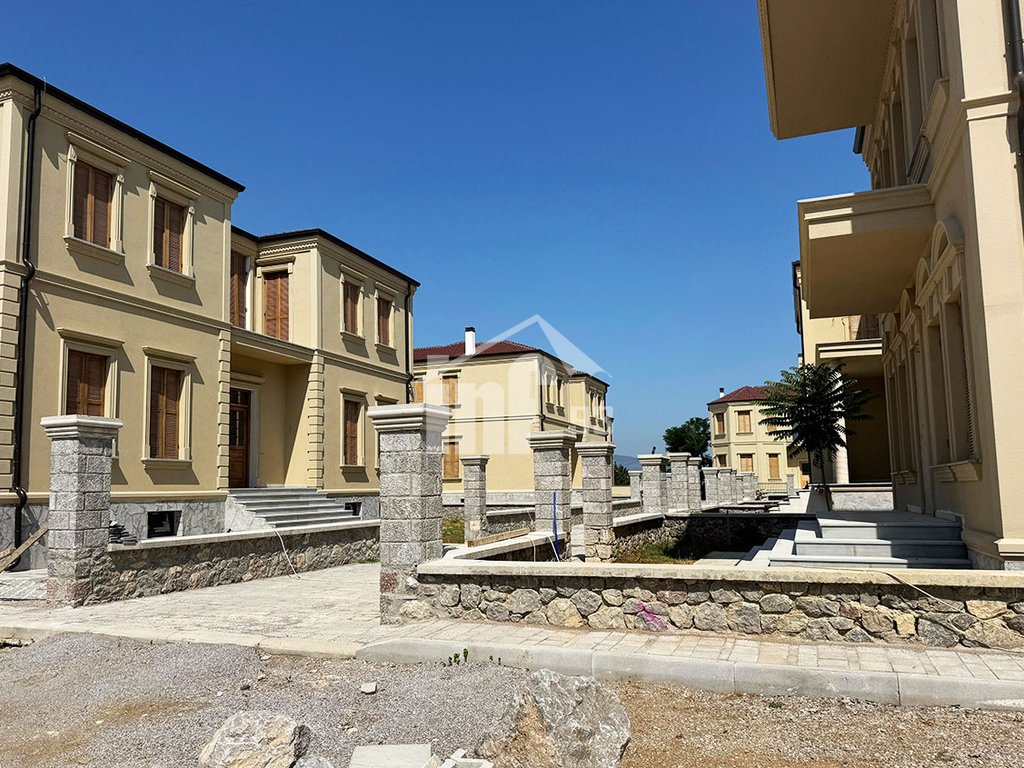 Complesso turistico “Belvedere Korça”, Korçë (3)