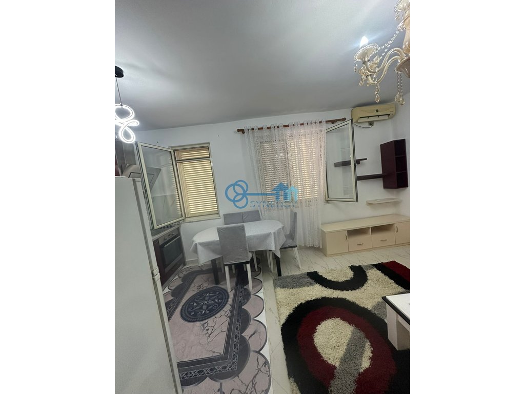 Shitet apartament 1+1 në kmy, qendër Durrës
