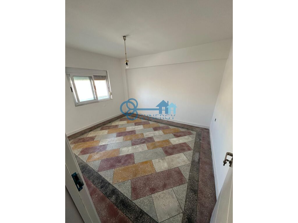 Shitet apartament 1+1 në kmy, qendër Durrës