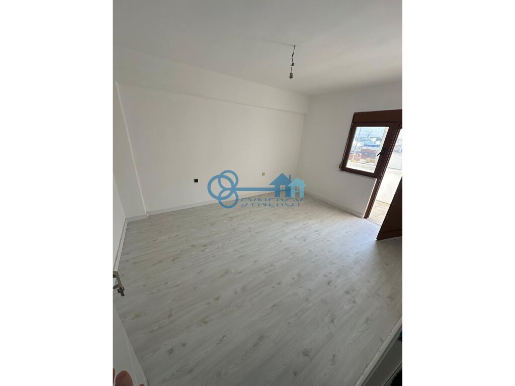 Shitet apartament 1+1 në kmy, qendër Durrës