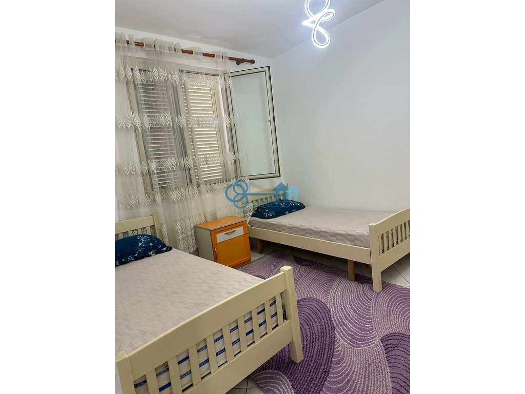 Shitet apartament 1+1 në kmy, qendër Durrës