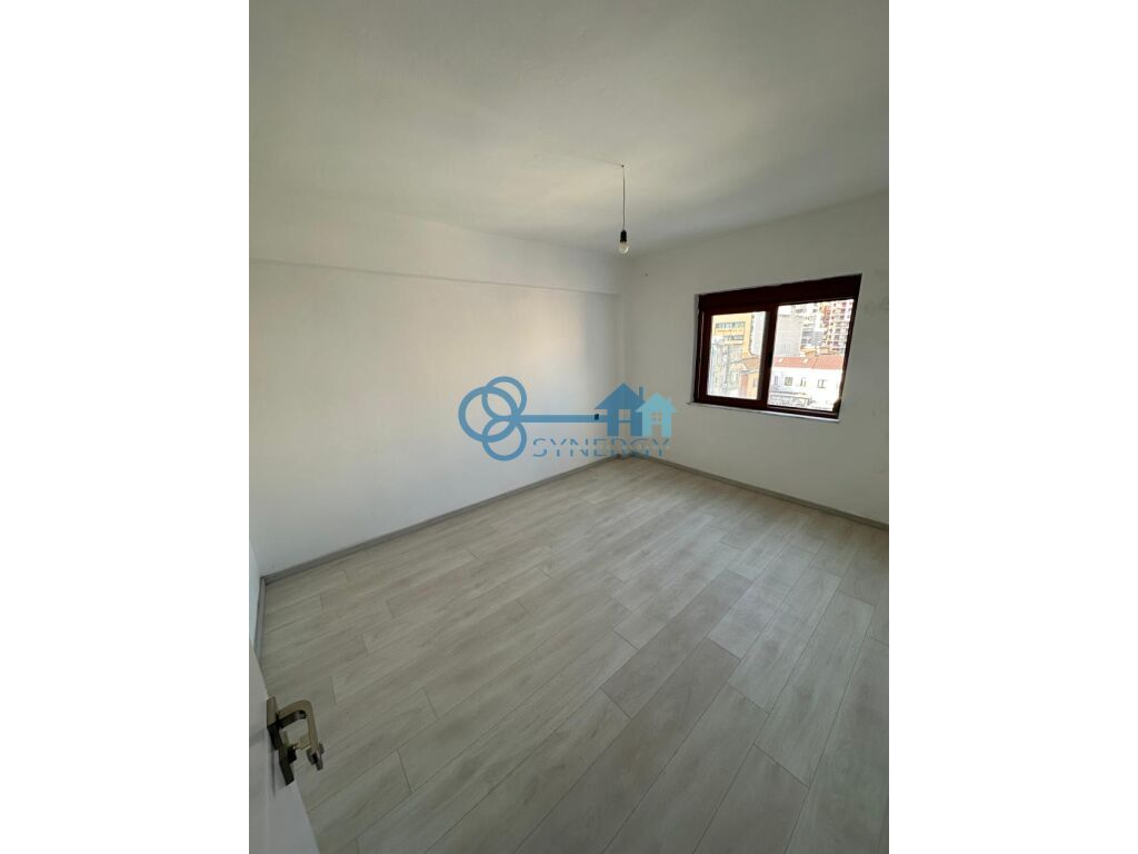 Shitet apartament 1+1 në kmy, qendër Durrës