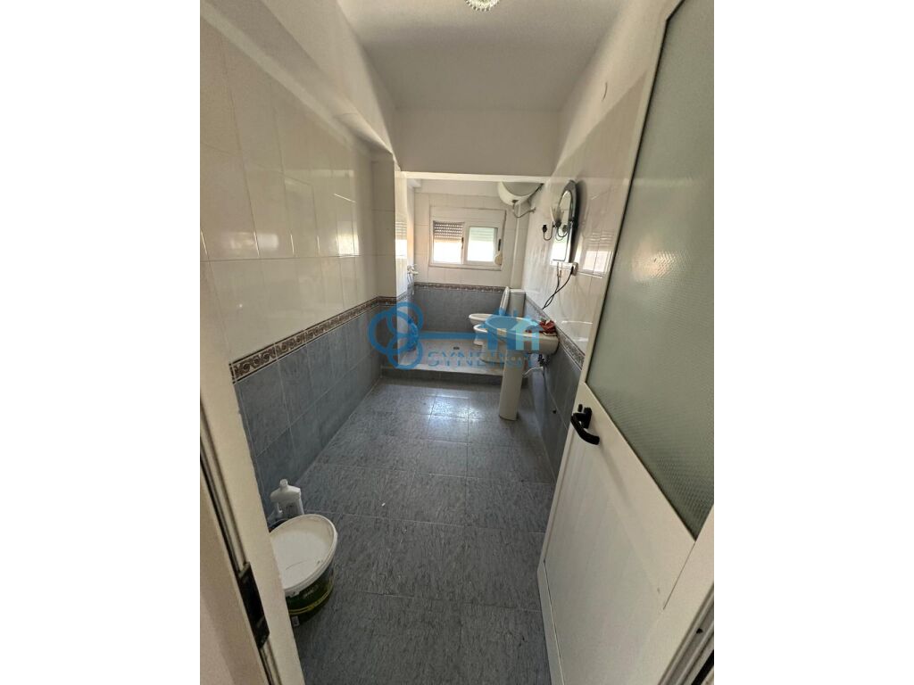 Shitet apartament 1+1 në kmy, qendër Durrës