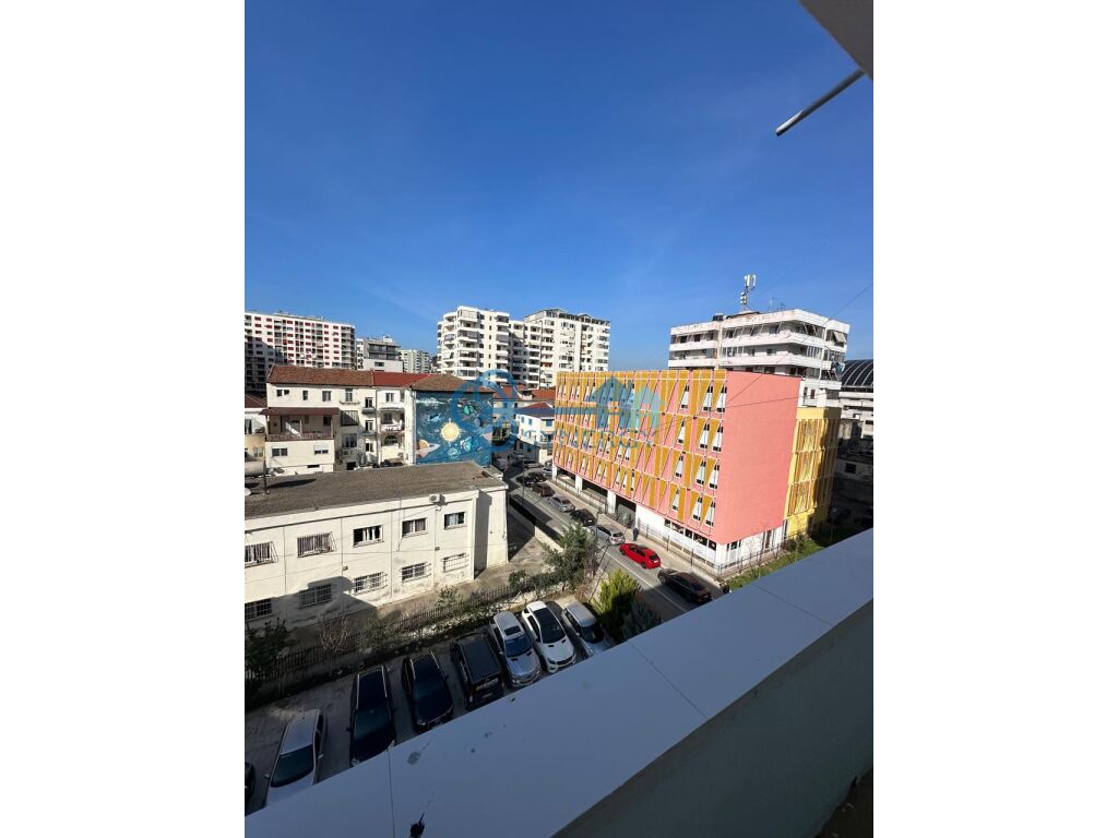 Shitet apartament 1+1 në kmy, qendër Durrës