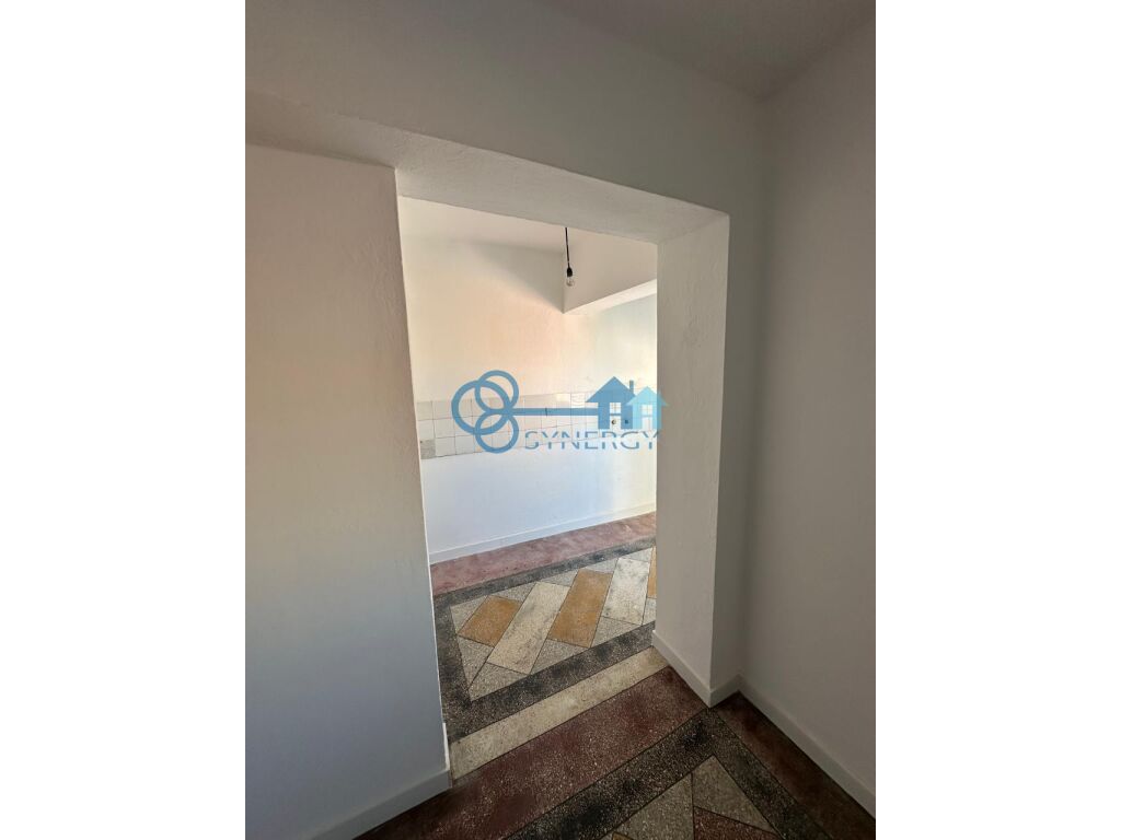 Shitet apartament 1+1 në kmy, qendër Durrës