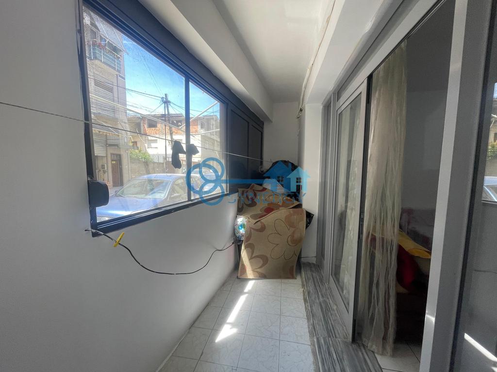 Shitet apartament 1+1