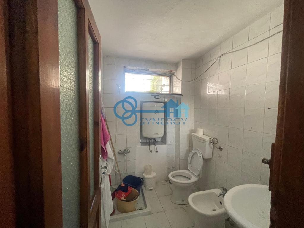Shitet apartament 1+1