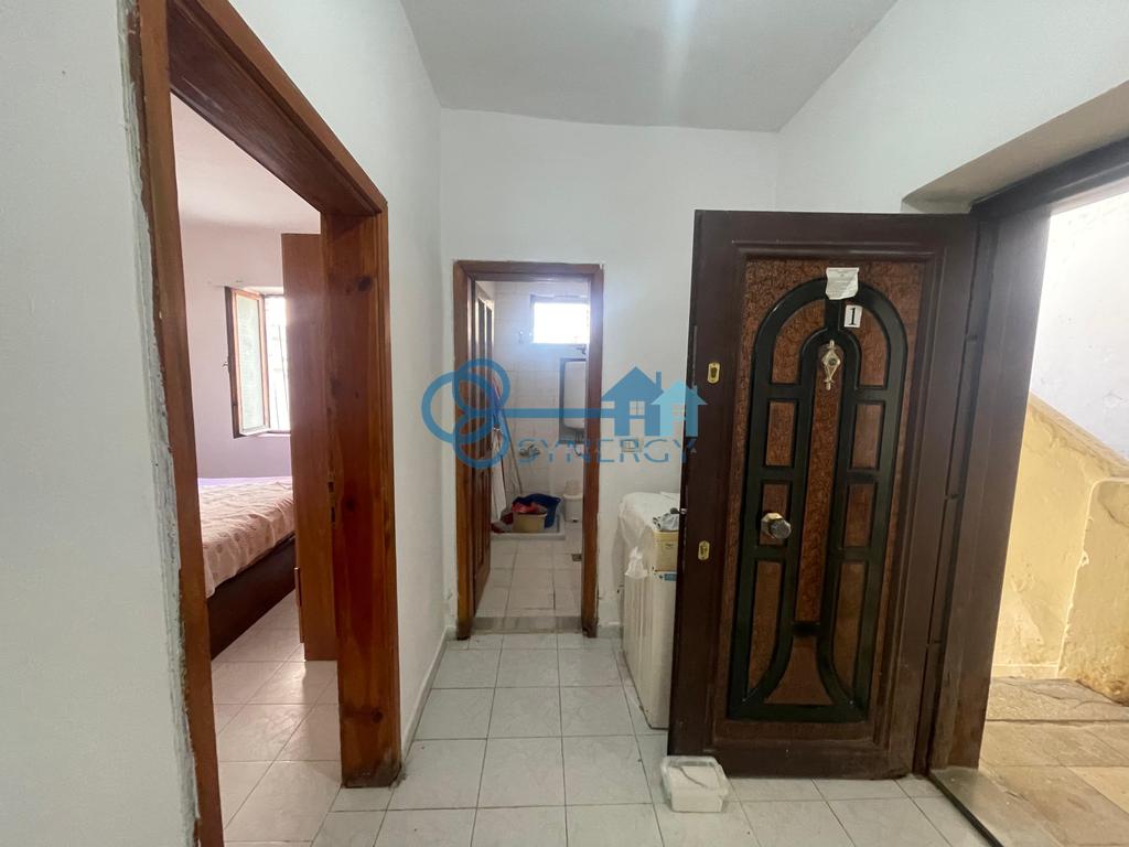 Shitet apartament 1+1