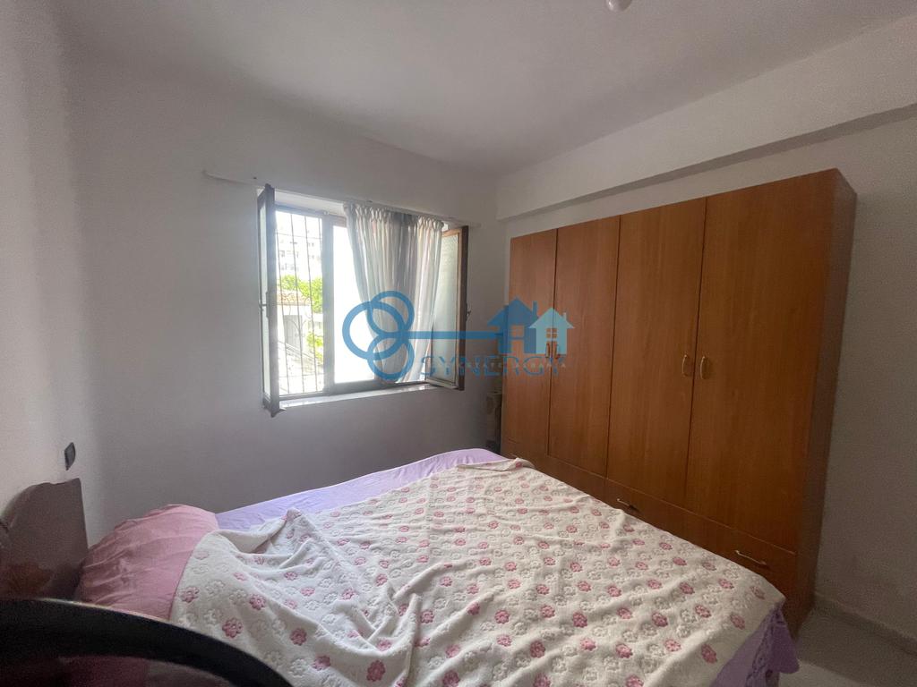 Shitet apartament 1+1
