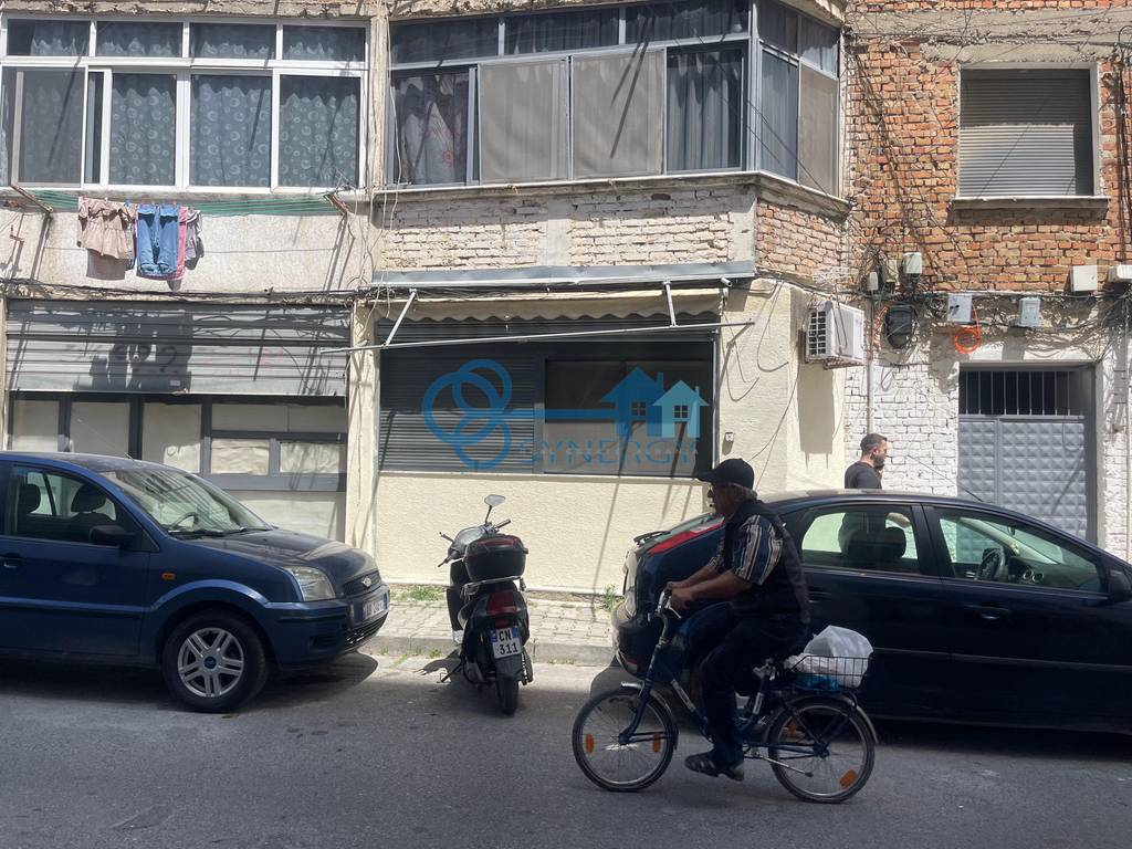 Shitet apartament 1+1