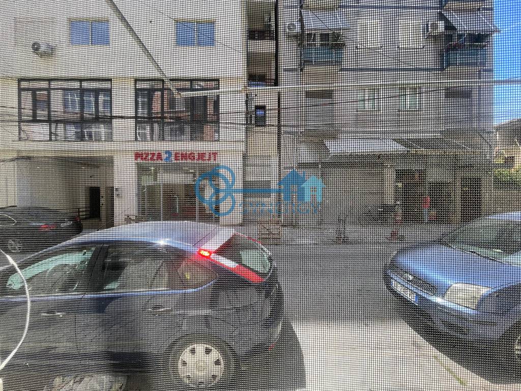 Shitet apartament 1+1