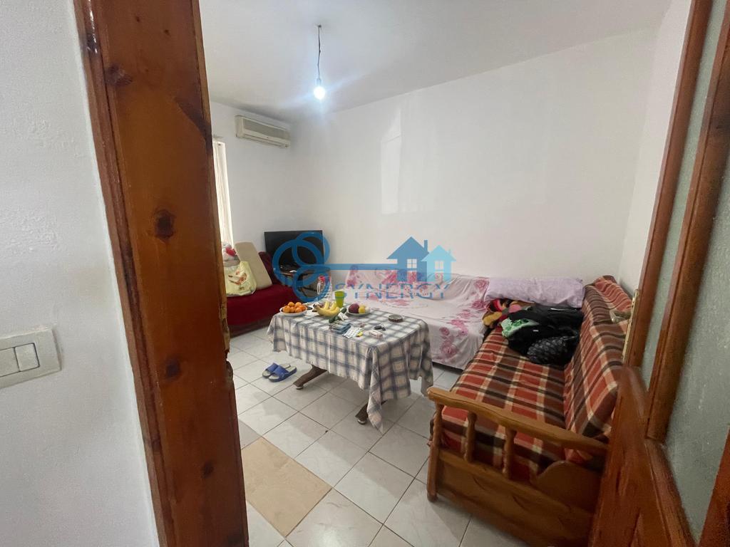 Shitet apartament 1+1
