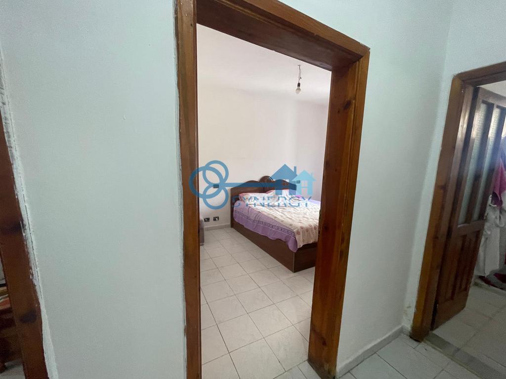 Shitet apartament 1+1