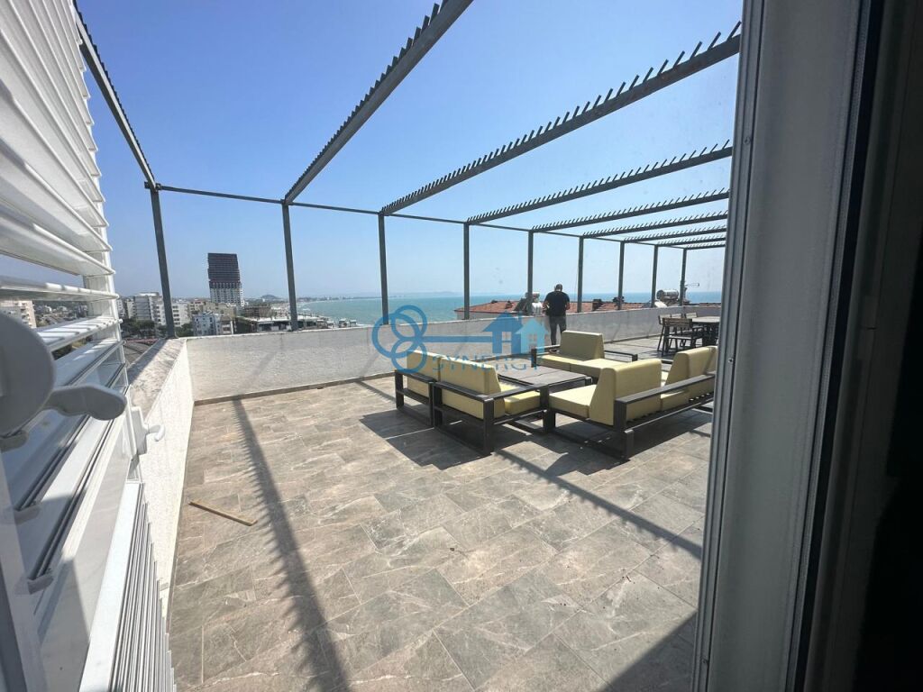 Vendita attico + balcone