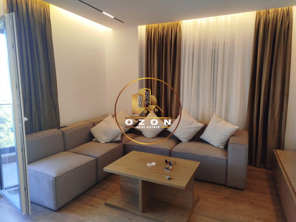 Location d'un appartement 2+1+2 avec place de parking près de kurora e kopshtit botanik!