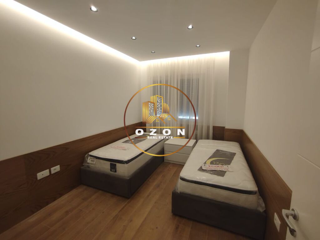 Location d'un appartement 2+1+2 avec place de parking près de kurora e kopshtit botanik!